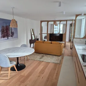 Cozy Apt Centre, 5 Mins Louvre Paris